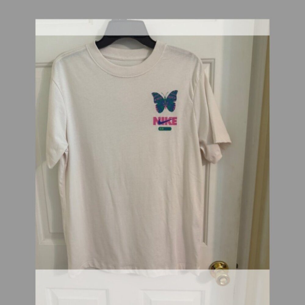 Nike Sportswear Air Max Butterfly Boyfriend T-Shirt - White NWOT - Sz XS Fits M